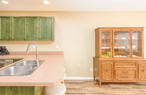 Snow Pine Estates House | Spacious 4-Bedroom – Sleeps 12 & Private Hot Tub