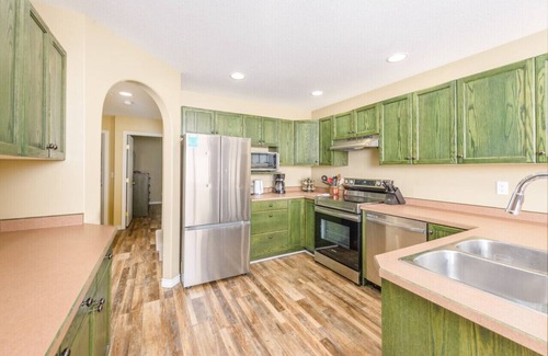 Snow Pine Estates House | Spacious 4-Bedroom – Sleeps 12 & Private Hot Tub