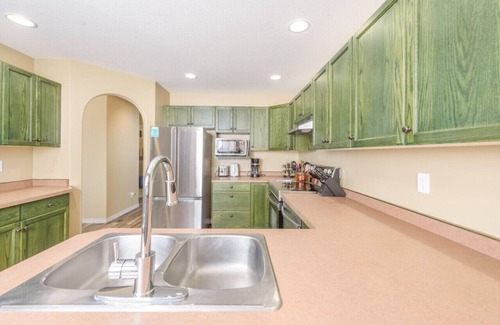 Snow Pine Estates House | Spacious 4-Bedroom – Sleeps 12 & Private Hot Tub