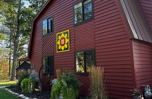 Johannesburg House | Spacious 4-bedroom lakefront home on Big Bear Lake in Johannesburg with WiFi, AC
