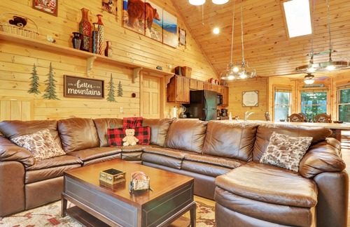 Foxfire Estates Cabin | Spacious 4 BR Cabin w/Stunning Mountain Views! Pet Friendly! Hot Tub!