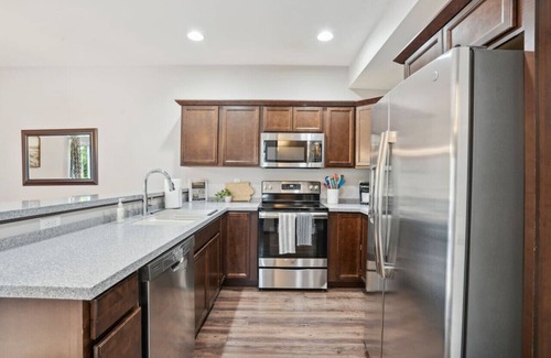 Tiffin House | Spacious 4 BR Home Convenient Location