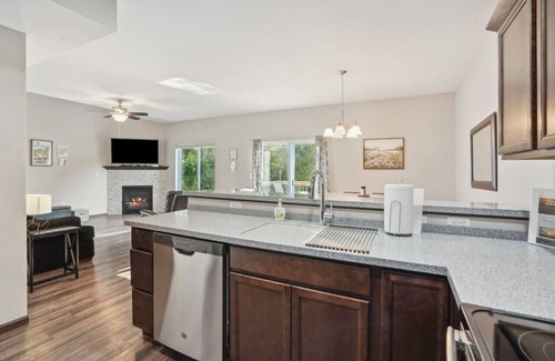 Tiffin House | Spacious 4 BR Home Convenient Location