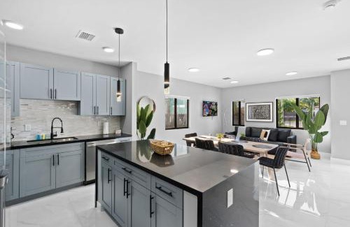 Allapattah Apartment | Spacious 4-BR House W Free Parking