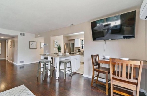 Auburn House | Spacious 4-BR Retreat in Auburn w/AC & King Bed