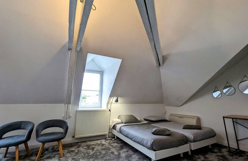 Chateauroux Bed & Breakfast | Spacious 4-Person Room with Private Bath and Breakfast Included