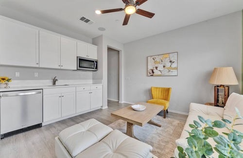 Winchester House | Spacious 4B3.5B｜Garage Access｜Flex-Lease｜Pet-Friendly #42426
