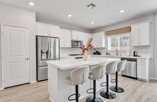 Winchester House | Spacious 4B3.5B｜Garage Access｜Flex-Lease｜Pet-Friendly #42426