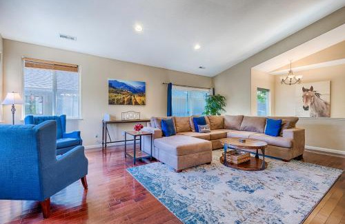 Sonoma House | Spacious 4BD 3BA with hot tub, fire pit, and wraparound deck
