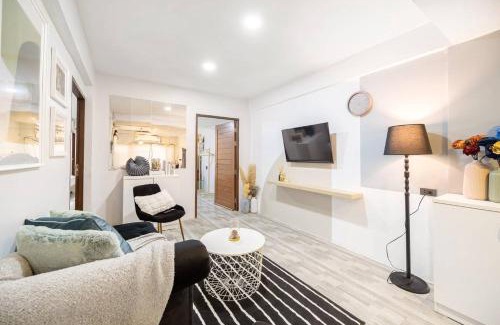 Chom Phon Apartment | Spacious 4BR Family Chatuchak Market 12 sleeps