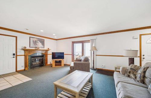 Greenbush Apartment | Spacious 4BR Lakefront Cottage - Perfect for Groups