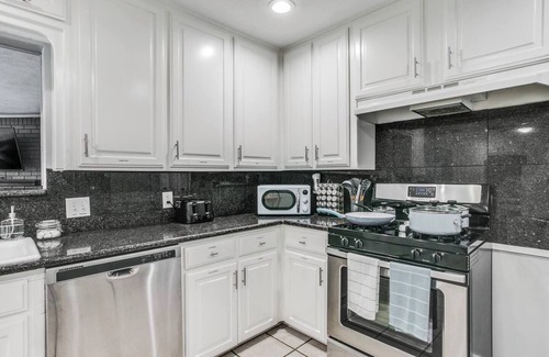 Bedford House | Spacious 4BR Near DFW & Stadium