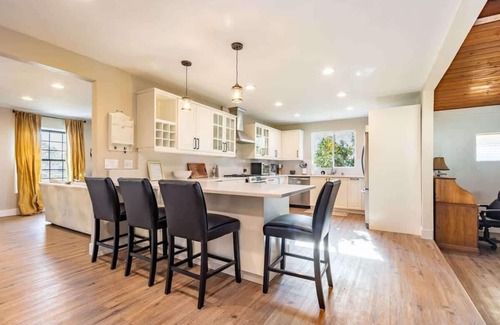 Placentia House | Spacious 4BR Retreat near Disneyland & Beaches