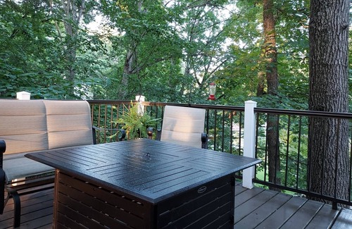 Effingham Cottage | Spacious 5 Bed 2 Bath Sleeps 10
