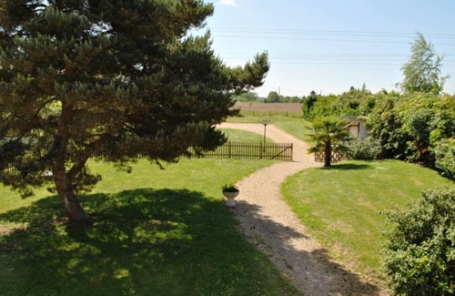Azay-sur-Cher Cottage | Spacious 5-Bedroom Cottage Near Loire Castles, Gardens & Family Amenities