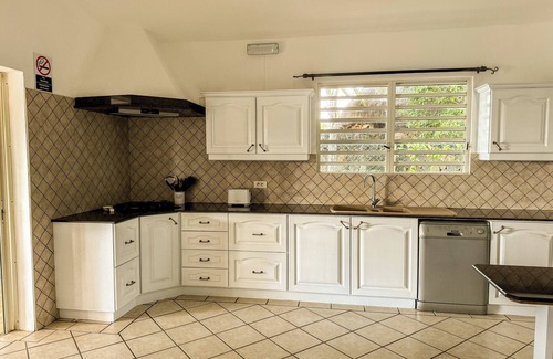 Black River Villa | Spacious 5-bedroom villa in wonderful Rivière Noire with WiFi, AC