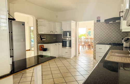 Black River Villa | Spacious 5-bedroom villa in wonderful Rivière Noire with WiFi, AC