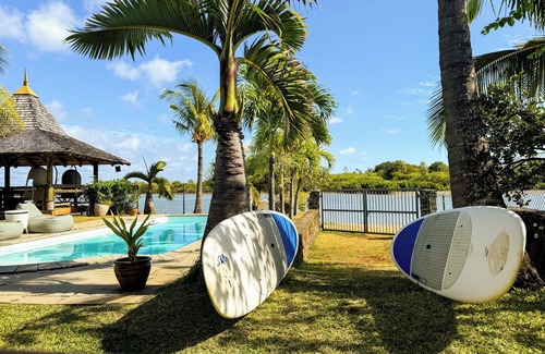 Black River Villa | Spacious 5-bedroom villa in wonderful Rivière Noire with WiFi, AC