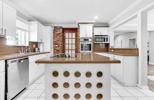 El Portal House | Spacious 5-bedroom, 2-bath home in picturesque El Portal, complete with AC