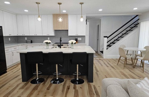 Kempwood House | Spacious 5-bedroom 4 Full Bathroom Newly Remodeled Home