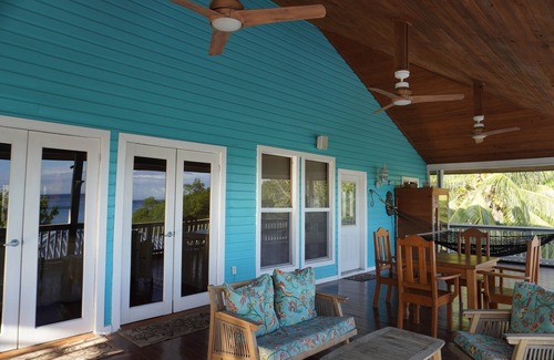Dixon Cove House | Spacious 5-bedroom beachfront home with AC centrally located in Roatan.