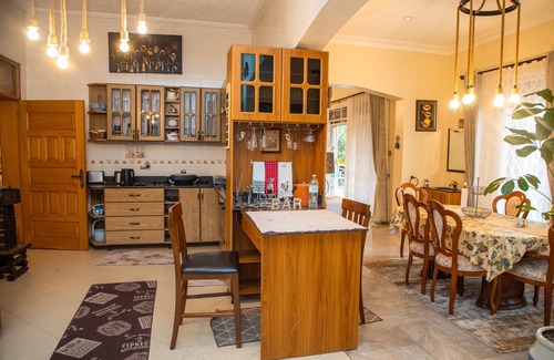 Kampala House | Spacious 5-bedroom bungalow in charming Kampala with WiFi