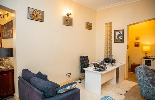 Kampala House | Spacious 5-bedroom bungalow in charming Kampala with WiFi