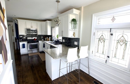 Berwyn House | Spacious 5-bedroom bungalow with AC, WiFi in welcoming Berwyn