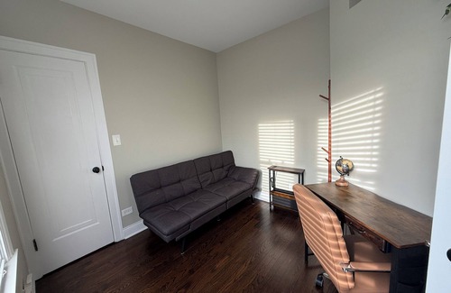 Berwyn House | Spacious 5-bedroom bungalow with AC, WiFi in welcoming Berwyn