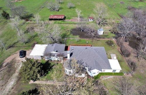 Gordonville Cabin | Spacious 5-bedroom cabin in charming Howe with WiFi, AC