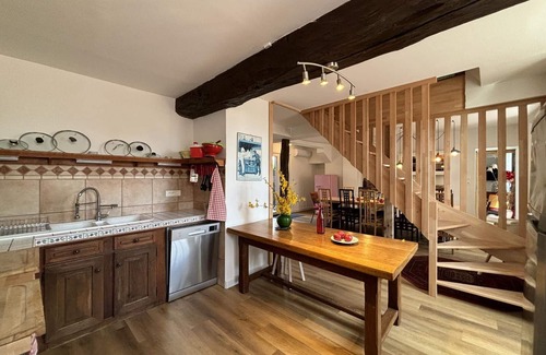 Trezelles Cottage | Spacious 5-Bedroom Family Home with Garden, Games, and Free Wi-Fi