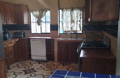 Ahuachapan House | Spacious 5-bedroom house in charming Ahuachapan with WiFi, AC