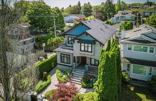 Dunbar House | Spacious 5-bedroom house in fabulous Vancouver, Sleeps 9+1