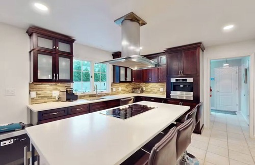 Jefferson House | Spacious 5-bedroom house with Heated Pool and Hot Tub in lovely Jefferson