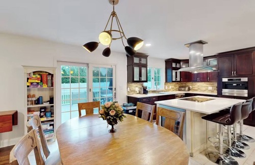 Jefferson House | Spacious 5-bedroom house with Heated Pool and Hot Tub in lovely Jefferson