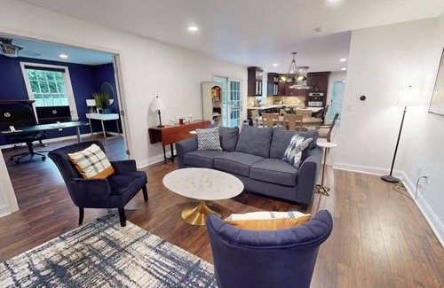 Jefferson House | Spacious 5-bedroom house with Heated Pool and Hot Tub in lovely Jefferson