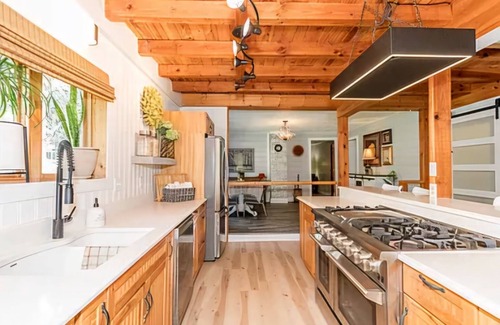 Wilson Creek House | Spacious 5-bedroom house w/fishing pond, WiFi, hot tub in Grayson Co Mountainsn