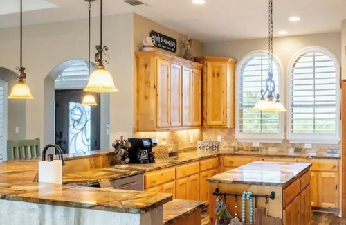 Converse House | Spacious 5 bedroom home in Schertz, Texas! 20 min from downtown San Antonio!