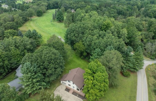 Canadian Lakes House | Spacious 5-bedroom house in charming Canadian Lakes