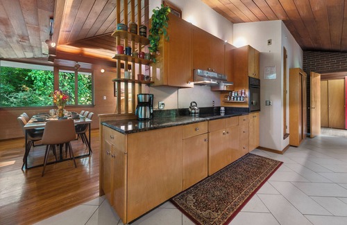 Amherst House | Spacious 5-bedroom house steps from UMass Campus, with large backyard.
