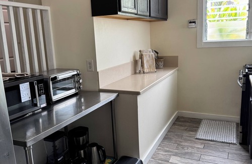 Hilo House | Spacious 5-bedroom house in enchanting Hilo with AC