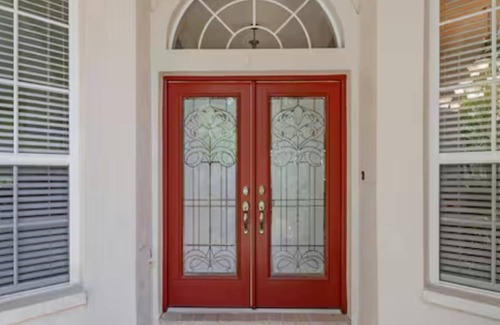 County Line Coalition House | Spacious 5-bedroom house in marvelous Tampa with AC, Wi-Fi, private pool