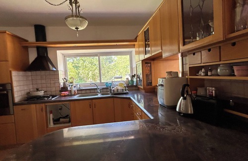 Rosh Pinna House | Spacious 5-bedroom kosher country home in the heart of the north district.
