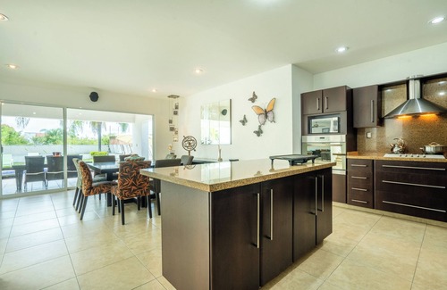 Lomas de Cocoyoc House | Spacious 5 Bedroom Oasis with Pool & BBQ