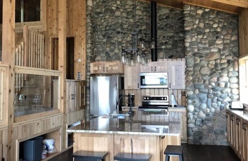 Puposky Resort | Spacious 5-bedroom resort with WiFi, AC in lovely Tenstrike