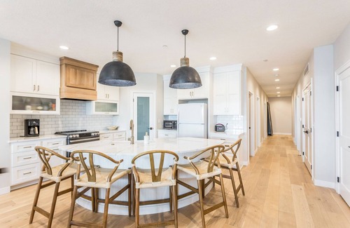 Arnolds Park Condo | Spacious 5-bedroom condo in the delightful Stillwater building East Lake Okoboji