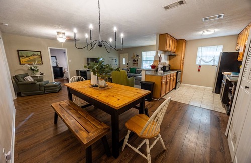 Southside House | Spacious 5-bedroom bungalow in fantastic Lackland AFB San Antonio