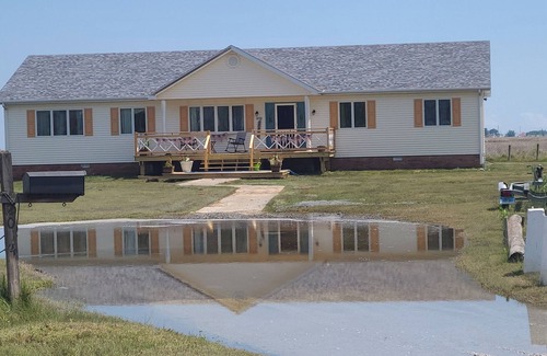 Ewell House | Spacious 5-bedroom house with WiFi, AC and private dock on charming Smith Island