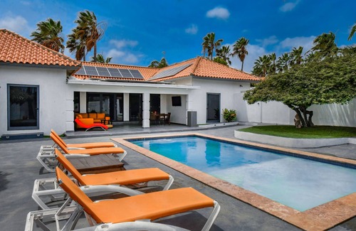 Jaburibari House | Spacious 5 bedroom Villa Paradera