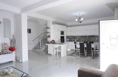 Korce Villa | Spacious 5-bedroom villa in enchanting Sovjan with AC